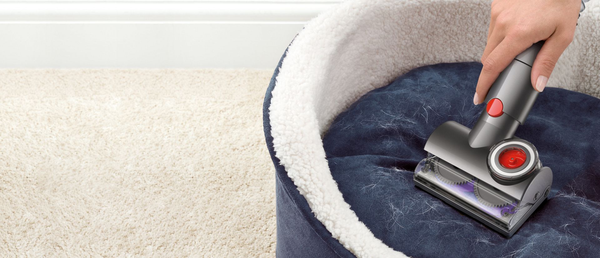 Counter-rotating brush heads cleaning pet hair