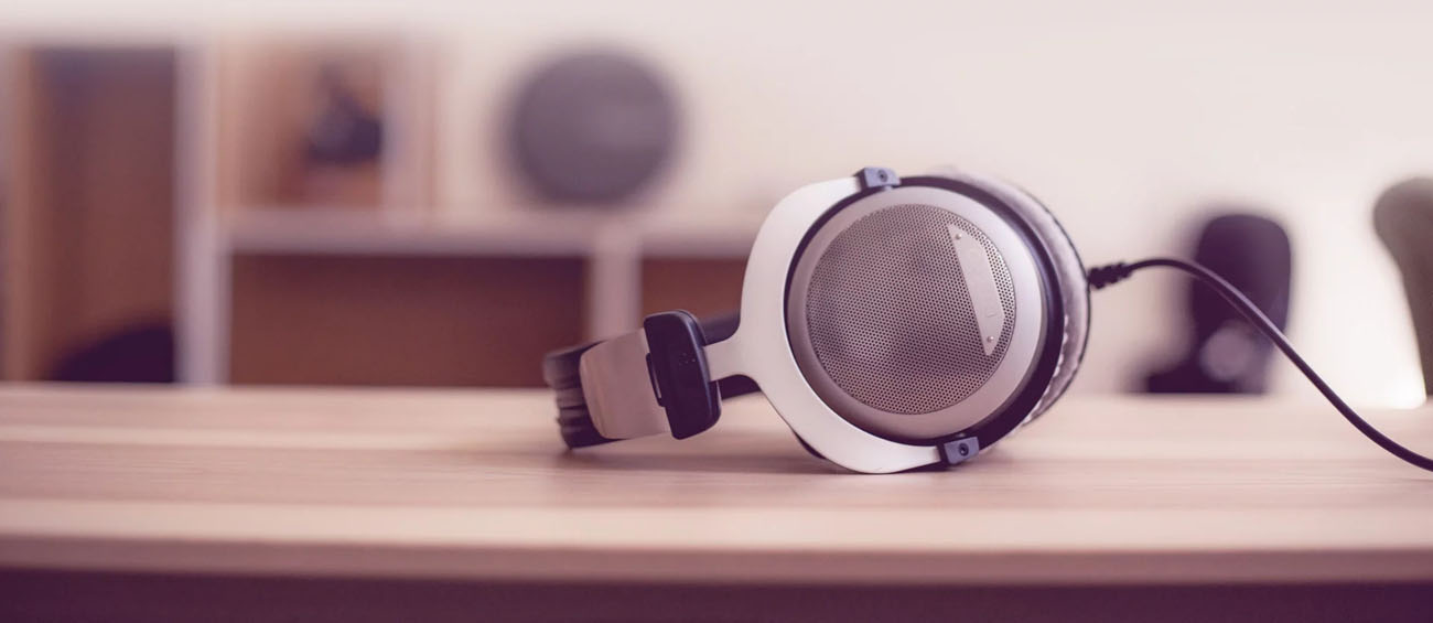 Beyerdynamic DT 880 Edition Hi-fi headphones side view