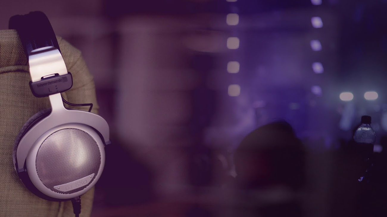 Beyerdynamic DT 880 Edition Hi-fi headphones side view