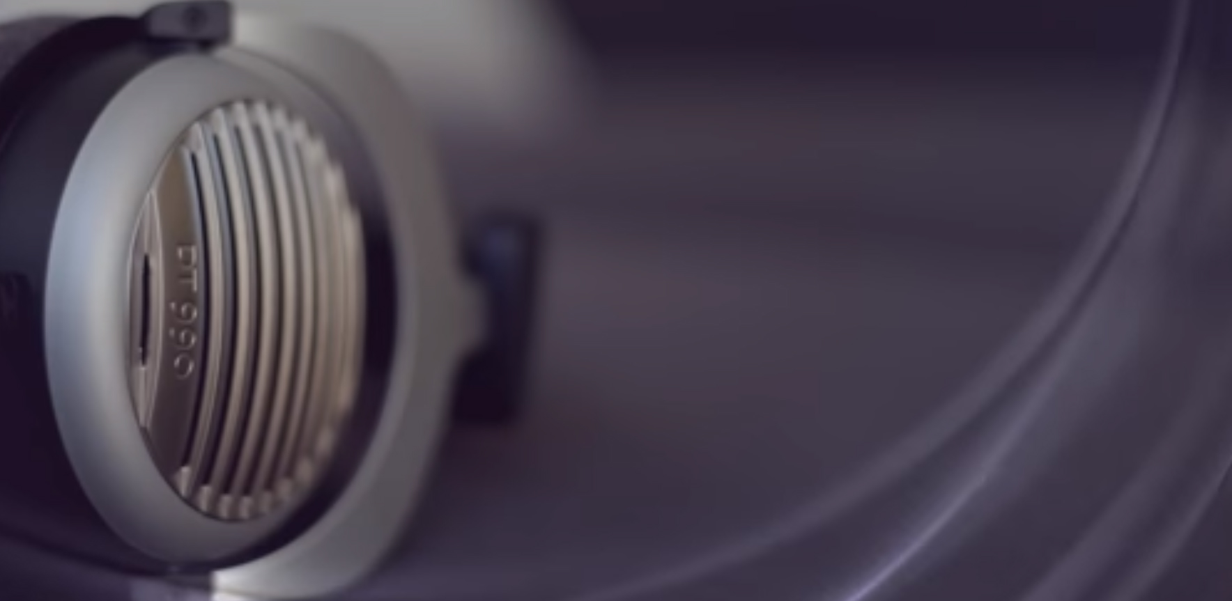 DT 990 EDITION Hi-fi headphones facing forward close-up