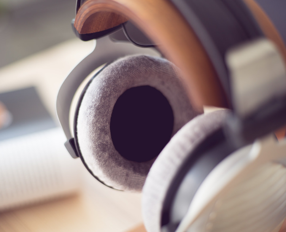 DT 990 EDITION Hi-fi headphones side view