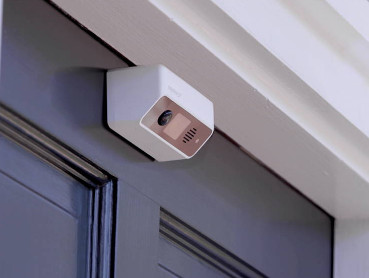 DoorCam World's First Over-The-Door Smart Camera