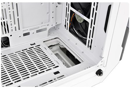 Inside the Thermaltake View 71 Case