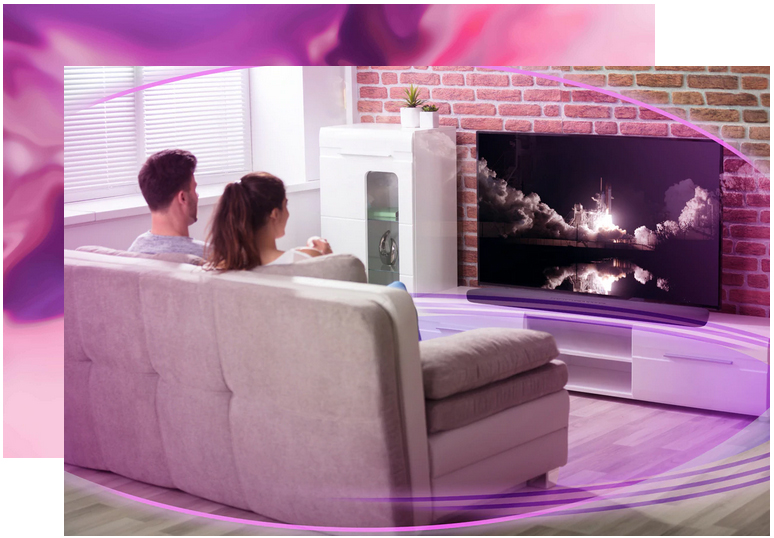 Yamaha YAS-109 works with TV and two people are watching TV