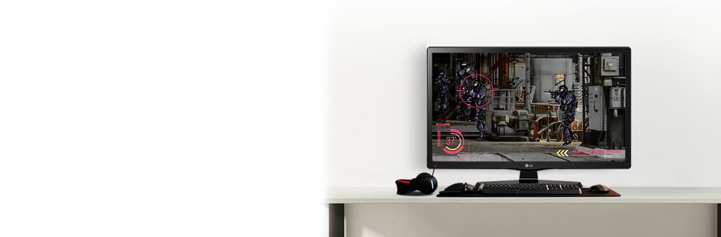 LG LJ4540 TV showing game scene alongside a keyboard and a mouse