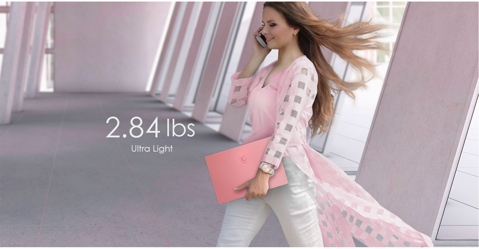 A girl holds MSI Laptop Prestige 14 A10SC-091 notebooks in her hand