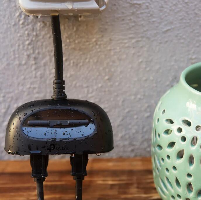 IP64 waterproof. The water drops on the plug's surface.