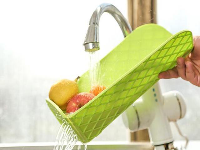 ATE Folding Cutting Board With Strainer - Green