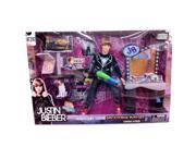 Hang out with Justin VIP style with the Back Stage accessory set! Whether it's relaxing before the concert or getting ready to go onstage, this playset has everything Justin need at the show