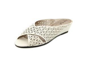 Soft Style by Hush Puppies Elida Women US 8 N/S White Slides Sandal Soft Style by Hush Puppies Elida Women US 8 N/S White Slides Sandal