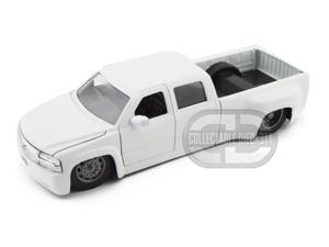 1999 Chevy Silverado Dooley 1/24 White 1999 Chevy Silverado Dooley 1/24 White