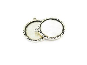 Darice Signed Sealed and Remembered Frame Charms antique silver rounds 30 mm pack of 2 Darice Signed Sealed and Remembered Frame Charms antique silver rounds 30 mm pack of 2