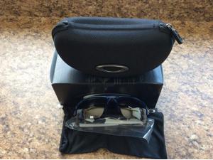 Oakley Men's Flak Jacket Navy Blue / Black lens 03-931 Sunglasses New In Box Oakley Men's Flak Jacket Navy Blue / Black lens 03-931 Sunglasses New In Box