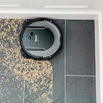Dual-brush edge & corner cleaning