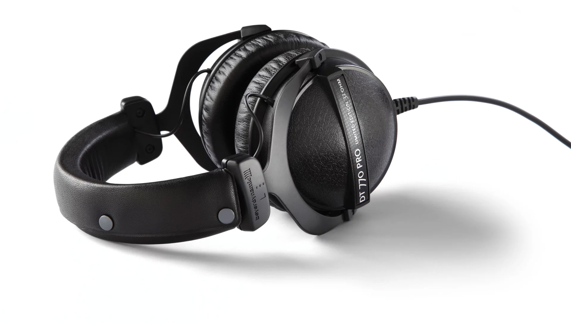 オーディオ機器 ヘッドフォン Beyerdynamic DT 770 Pro 250 Ohm Studio Headphones - Newegg.com
