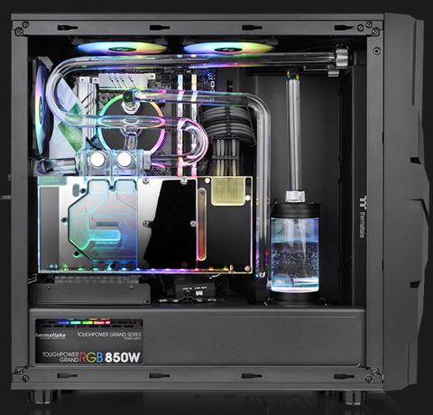 Thermaltake Commander C33facing to the right with its side panel removed 
