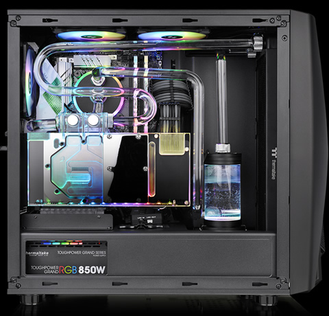 Thermaltake Commander C34 facing to the right with its side panel removed