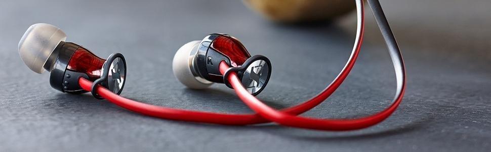 momentum in ear black chrome