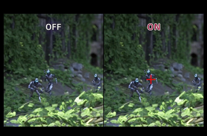 a image splited into two, showing difference effect between Crosshair on and off