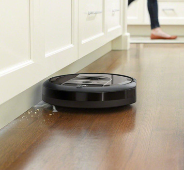 iRobot Roomba i7+ is cleaning along edges
