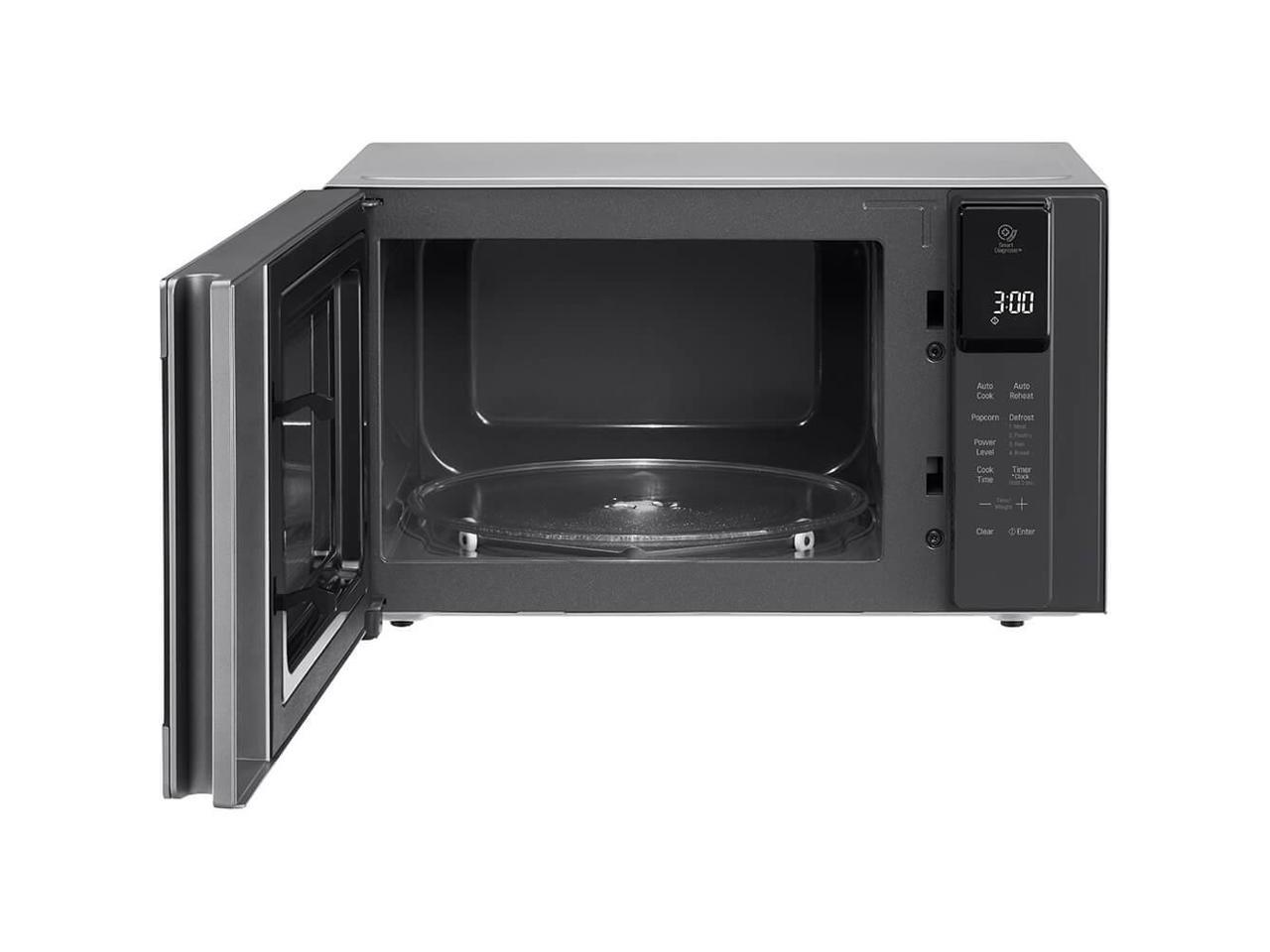 LG 0.9 cu. ft. NeoChef Countertop Microwave with Smart Inverter and