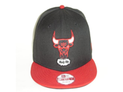 New Era NBA Chicago Bulls Logo Black Red 2 Tone Snapback Cap 9FIFTY