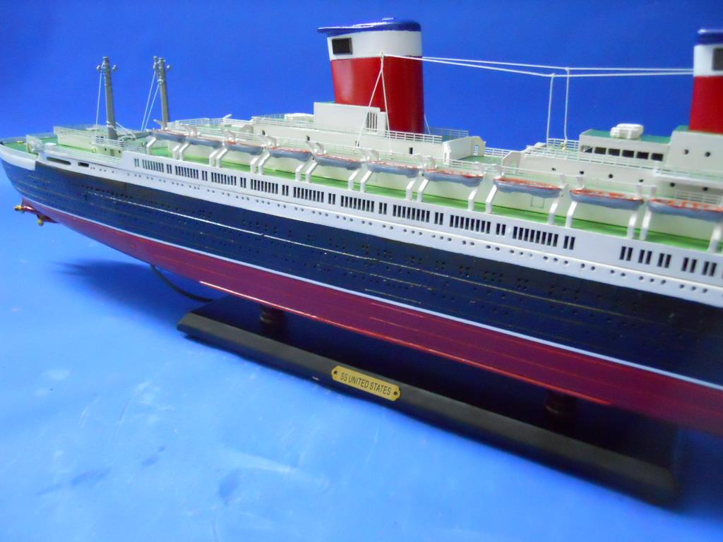 SS United States Limited 30" w/ LED Lights