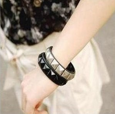 Fashion Unisex Leather Bracelet, Trendy Punk Style Rivet Love Cuff Rope Bracelets Jewelry for Party (Silver)